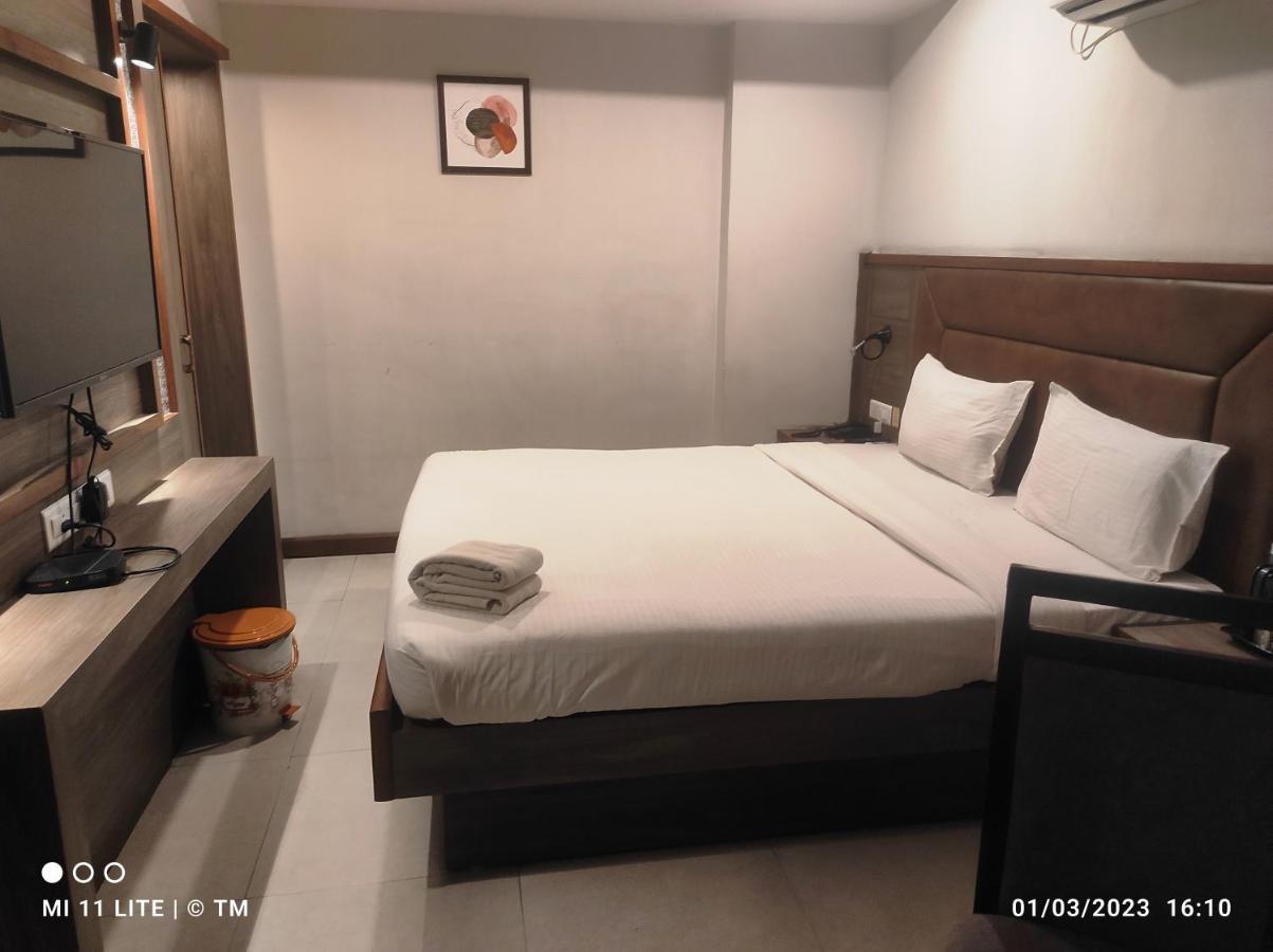 Hotel K79 Jamshedpur Bagian luar foto