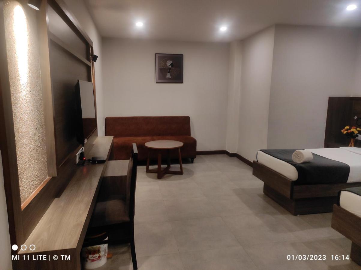 Hotel K79 Jamshedpur Bagian luar foto